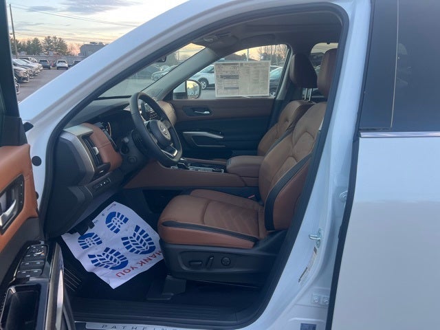 2025 Nissan Pathfinder Platinum CARGO PACKAGE