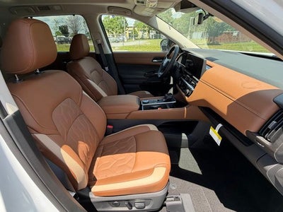 2026 Nissan Pathfinder Platinum CARGO, ACCENT PACKAGE