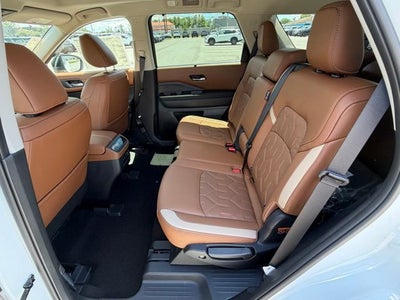 2026 Nissan Pathfinder Platinum CARGO, ACCENT PACKAGE