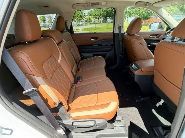 2026 Nissan Pathfinder Platinum CARGO, ACCENT PACKAGE