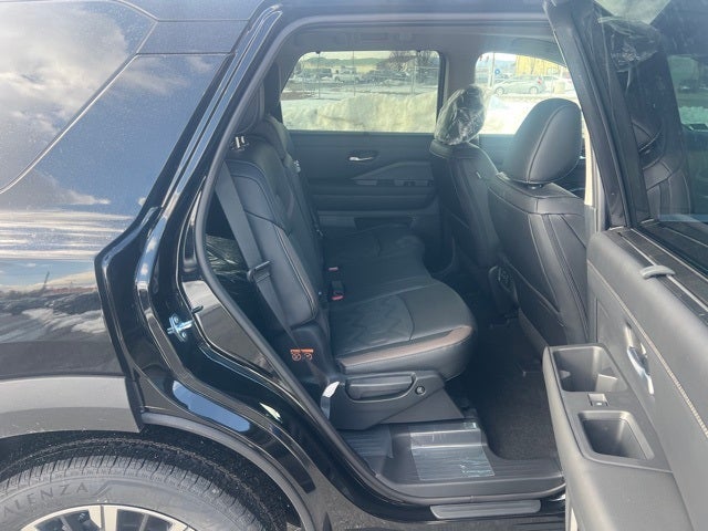 2026 Nissan Pathfinder Platinum CARGO PACKAGE