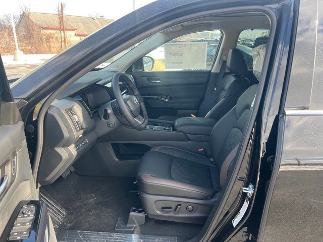 2026 Nissan Pathfinder Platinum CARGO PACKAGE