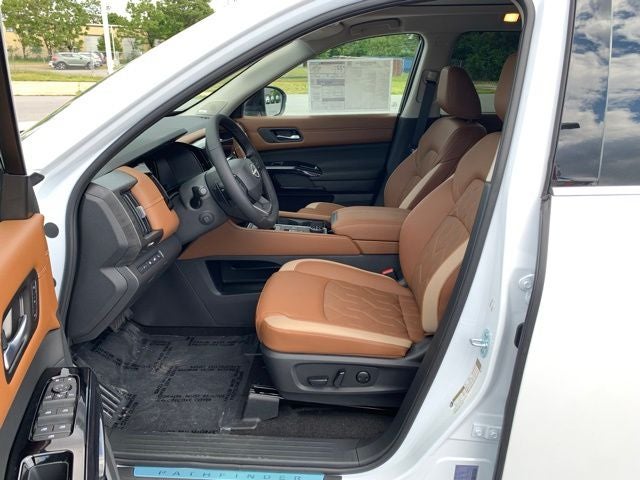 2026 Nissan Pathfinder Platinum CARGO PACKAGE