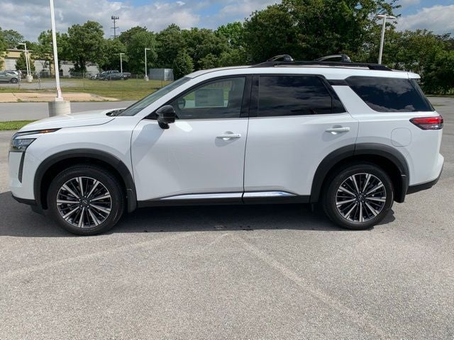 2026 Nissan Pathfinder Platinum CARGO PACKAGE