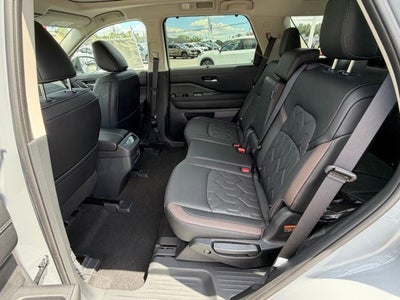 2026 Nissan Pathfinder Platinum CARGO PACKAGE
