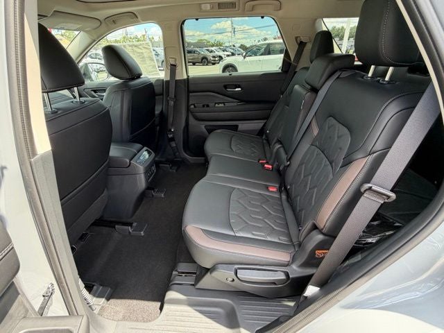 2026 Nissan Pathfinder Platinum CARGO PACKAGE