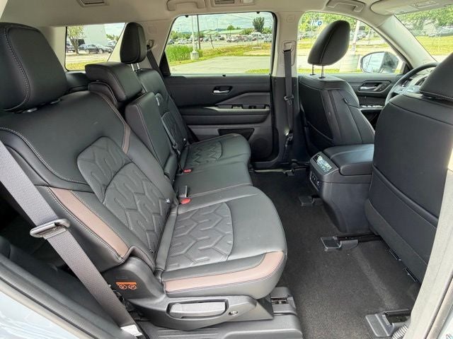 2026 Nissan Pathfinder Platinum CARGO PACKAGE