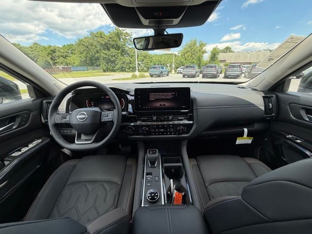2026 Nissan Pathfinder Platinum CARGO PACKAGE