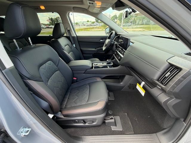 2026 Nissan Pathfinder Platinum CARGO PACKAGE