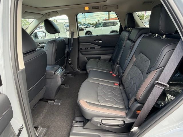 2026 Nissan Pathfinder Platinum CARGO PACKAGE