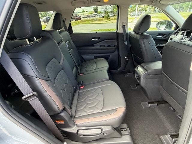 2026 Nissan Pathfinder Platinum CARGO PACKAGE