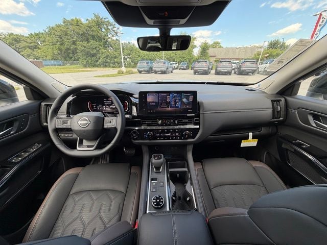 2026 Nissan Pathfinder Platinum CARGO PACKAGE