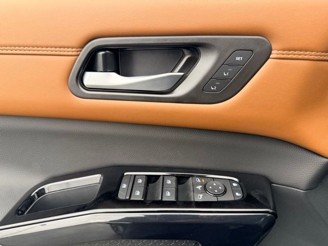 2026 Nissan Pathfinder Platinum CARGO PACKAGE