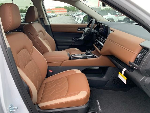 2026 Nissan Pathfinder Platinum CARGO PACKAGE
