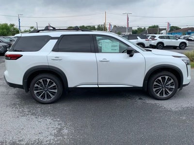 2026 Nissan Pathfinder Platinum CARGO PACKAGE