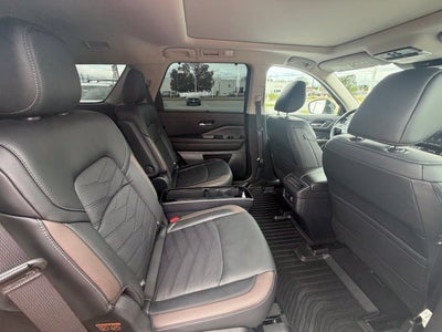 2024 Nissan Pathfinder Platinum