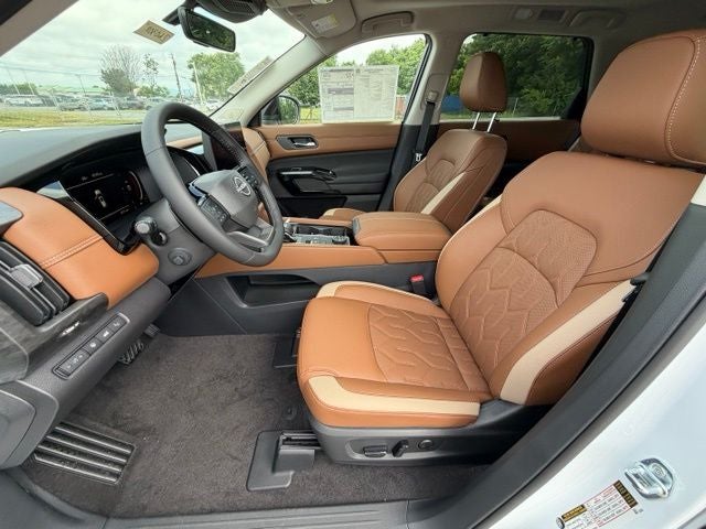 2026 Nissan Pathfinder Platinum CARGO, CAPTAIN CHAIRS PACKAGE