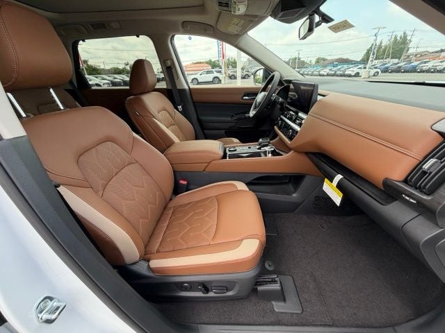 2026 Nissan Pathfinder Platinum CARGO, CAPTAIN CHAIRS PACKAGE