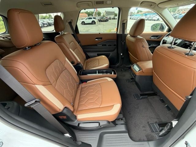 2026 Nissan Pathfinder Platinum CARGO, CAPTAIN CHAIRS PACKAGE