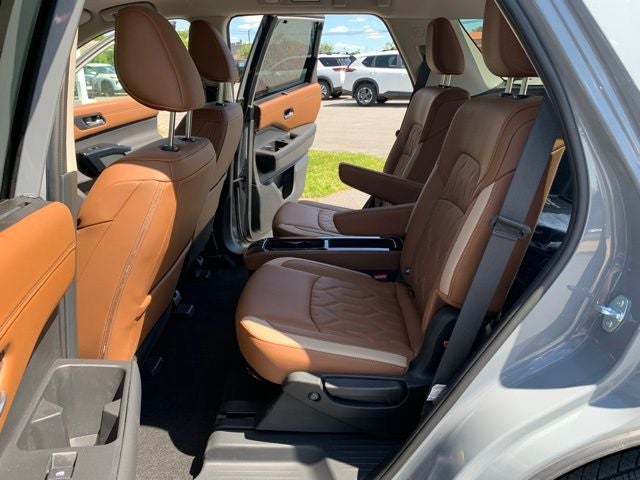 2026 Nissan Pathfinder Platinum CAPTAIN CHAIRS