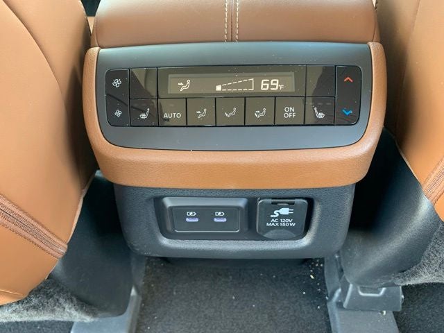 2026 Nissan Pathfinder Platinum CAPTAIN CHAIRS