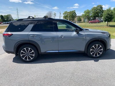 2026 Nissan Pathfinder Platinum CAPTAIN CHAIRS