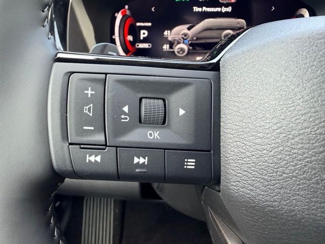 2026 Nissan Pathfinder Platinum CAPTAIN CHAIRS, CARGO PACKAGE