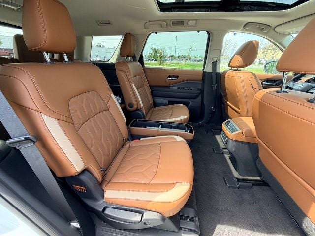 2026 Nissan Pathfinder Platinum CAPTAIN CHAIRS, CARGO PACKAGE