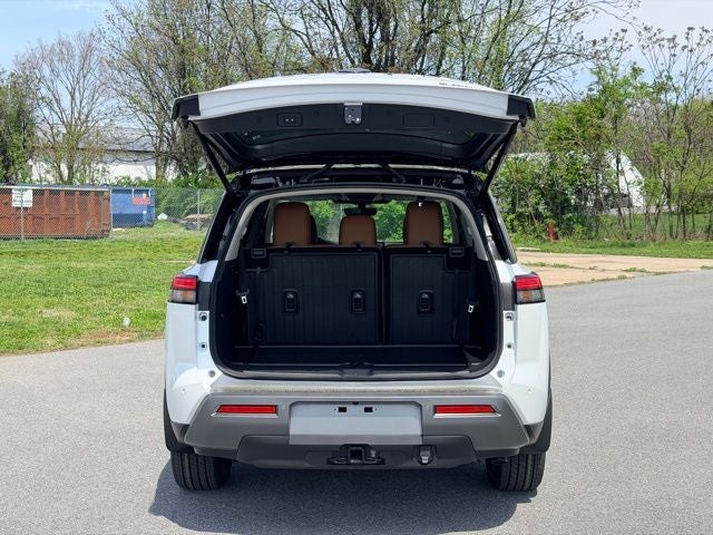2026 Nissan Pathfinder Platinum CAPTAIN CHAIRS, CARGO PACKAGE