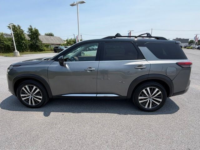 2022 Nissan Pathfinder Platinum