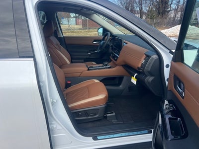 2026 Nissan Pathfinder Platinum CAPTAIN CHAIRS, CARGO PACKAGE