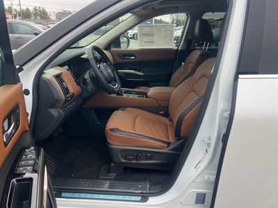2025 Nissan Pathfinder Platinum CAPTAIN CHAIRS, CARGO PACKAGE