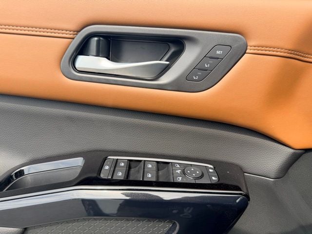 2026 Nissan Pathfinder Platinum CAPTAIN CHAIRS, CARGO PACKAGE