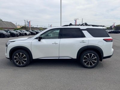 2026 Nissan Pathfinder Platinum CAPTAIN CHAIRS, CARGO PACKAGE