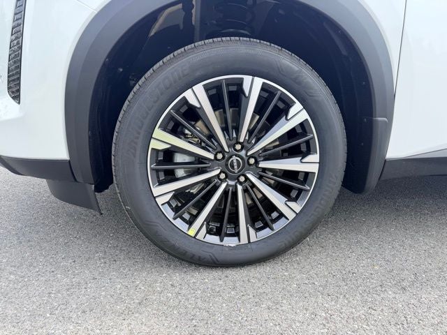 2026 Nissan Pathfinder Platinum CAPTAIN CHAIRS, CARGO PACKAGE