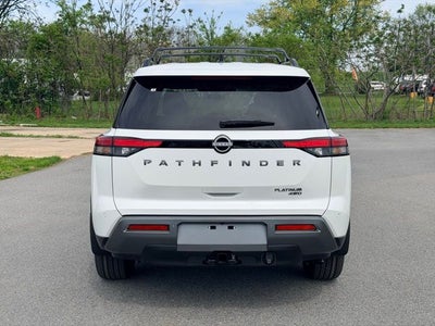 2026 Nissan Pathfinder Platinum CAPTAIN CHAIRS, CARGO PACKAGE