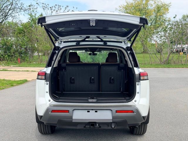 2026 Nissan Pathfinder Platinum CAPTAIN CHAIRS, CARGO PACKAGE