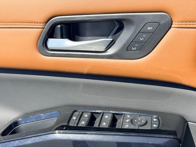 2026 Nissan Pathfinder Platinum CAPTAIN CHAIRS, CARGO PACKAGE