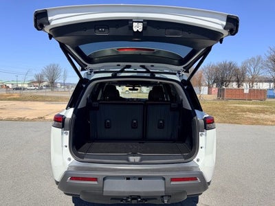 2026 Nissan Pathfinder Platinum CAPTAIN CHAIRS, CARGO PACKAGE