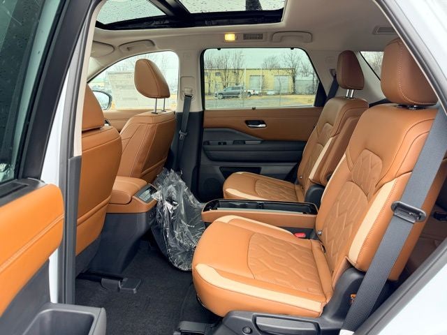 2026 Nissan Pathfinder Platinum CAPTAIN CHAIRS, CARGO PACKAGE