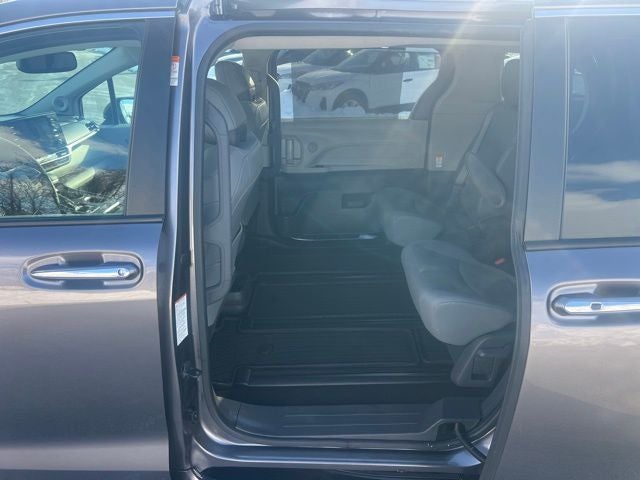 2021 Toyota Sienna XLE 7 Passenger