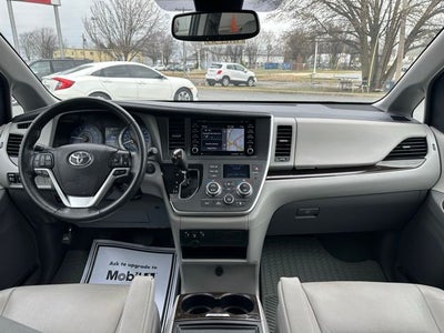 2020 Toyota Sienna XLE MOBILITY VAN, SIDE LIFT SEAT