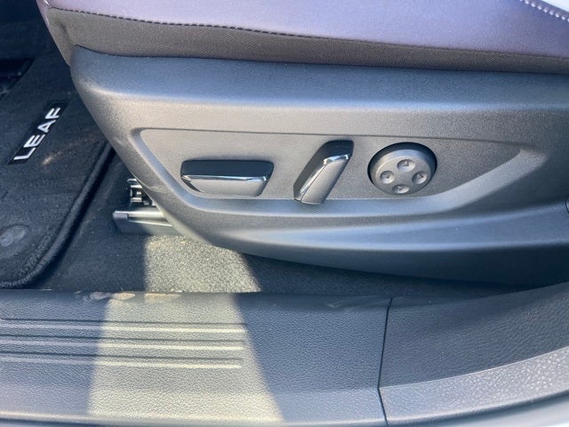 2026 Nissan LEAF PLATINUM+ CARGO, FLOOR MAT PACKAGE