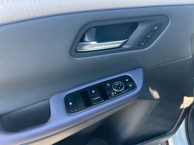 2026 Nissan LEAF PLATINUM+ CARGO, FLOOR MAT PACKAGE