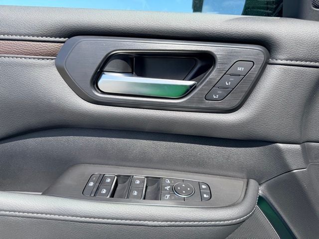 2026 Nissan Armada Platinum Reserve SPLIT BENCH SEAT PACKAGE