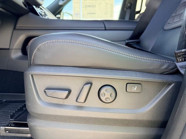 2026 Nissan Armada Platinum Reserve SPLIT BENCH SEAT PACKAGE