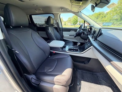 2023 Kia Carnival LX Seat Package