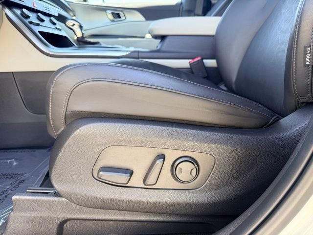 2023 Kia Carnival LX Seat Package