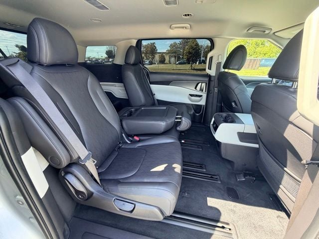 2023 Kia Carnival LX Seat Package