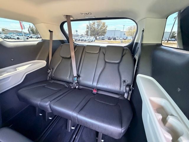 2023 Kia Carnival LX Seat Package